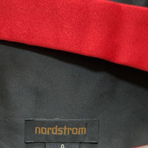 Red cummerbund & bow tie. - Picture 4 of 9